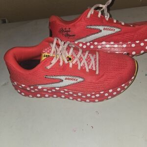 Brooks Red Minnie Mouse Disney Run 2025 Polka Dot Sneakers Sz 10
